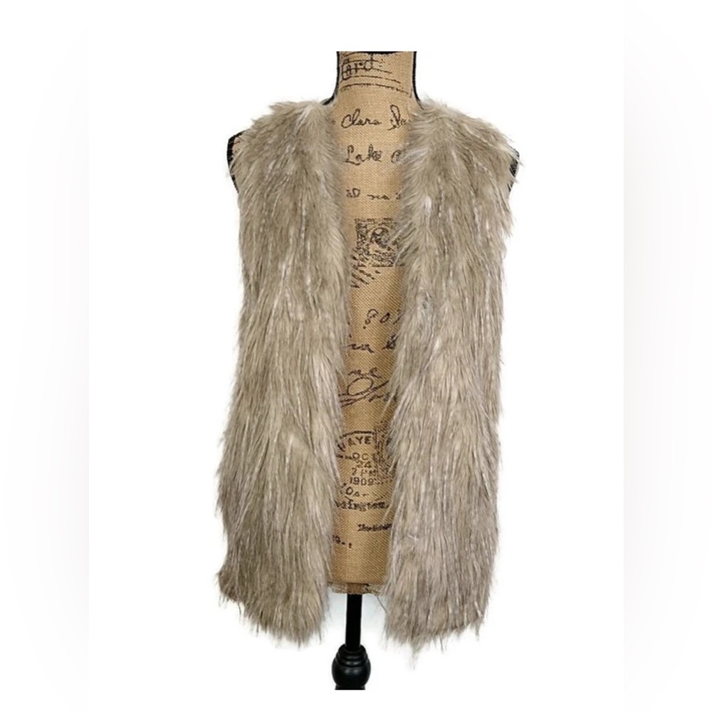 New Selby Textured Knit Vest Faux Fur, Beige Color, Medium Size